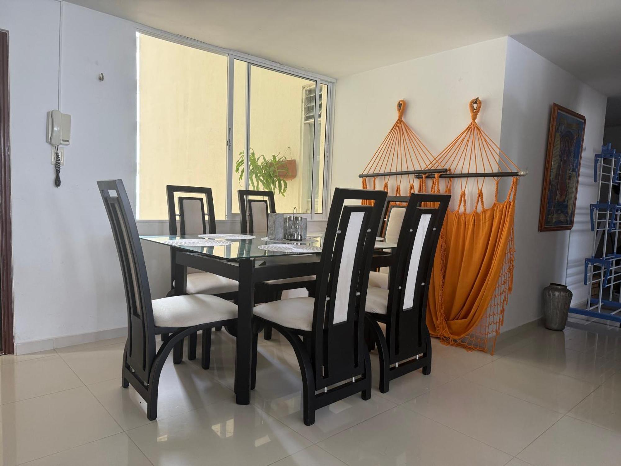 Apartamento Lindo De 3 Alcobas Y De Dos Comodo Linda En